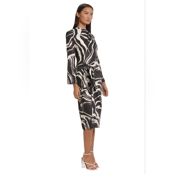 Donna Morgan Tied Waist Marble Print Midi Dress - Picture 3 of 6